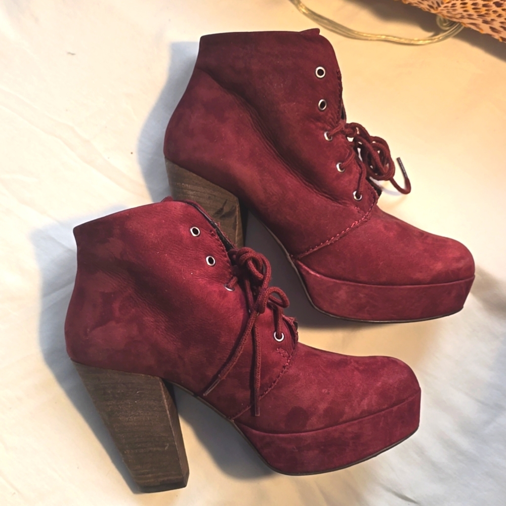Steve Madden Burgundy suede platform